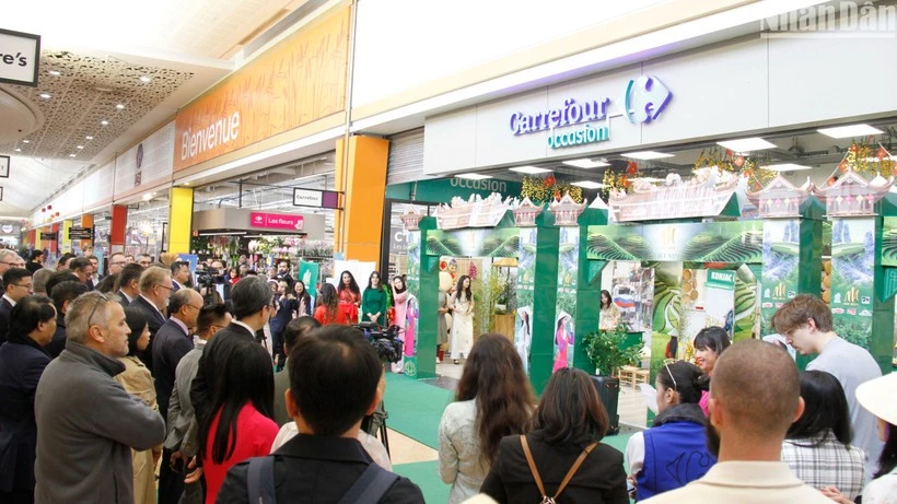La Semaine des biens de consommation vietnamiens au supermarché Carrefour de la ville française de Collégien, en 2024. Photo: NDEL