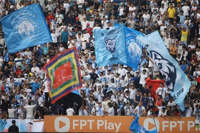 La V.League 1 attire un grand nombre de spectateurs dans les stades. Photo : thethao.sggp.org.vn
