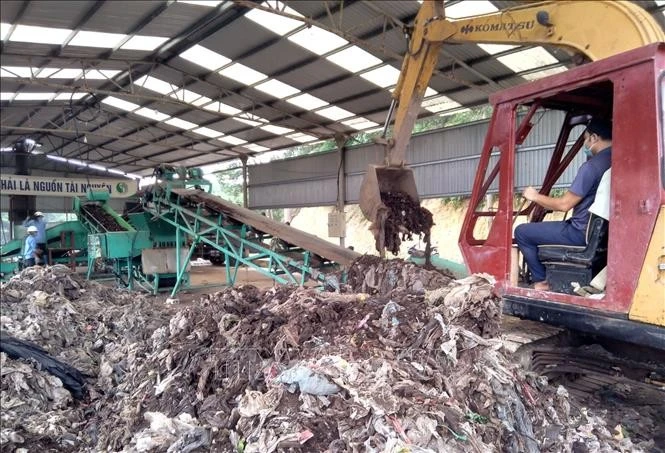 Modèle de traitement des déchets utilisant la technologie microbiologique sans provoquer de pollution environnementale à Thanh Hoa. Photo: VNA