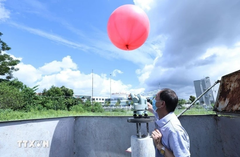 L’application des sciences et technologies dans la prévision et l’alerte précoce des catastrophes naturelles est considérée comme une nécessité urgente dans le contexte de conditions météorologiques extrêmes. Photo: VNA