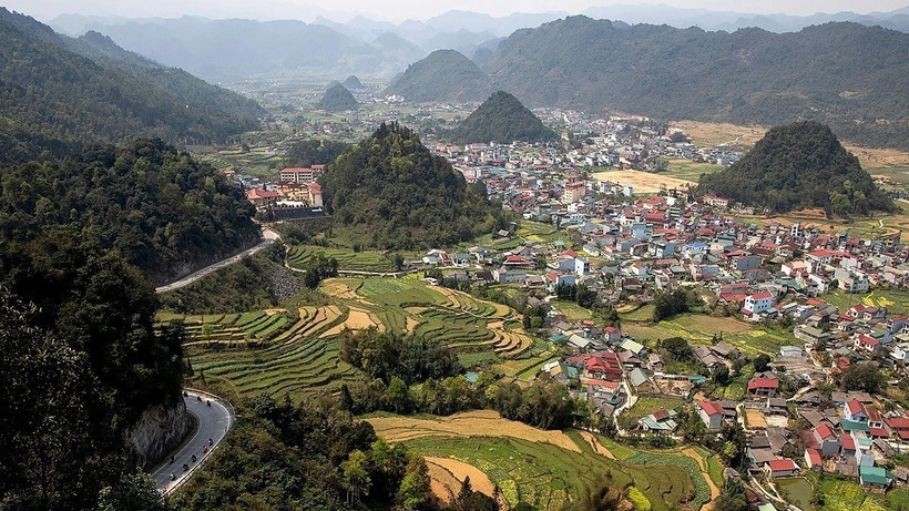 Les montagnes calcaires entourant la petite ville de Tam Son constituent le trait emblématique du plateau karstique de Dong Van, classé Géoparc mondial par l’UNESCO.