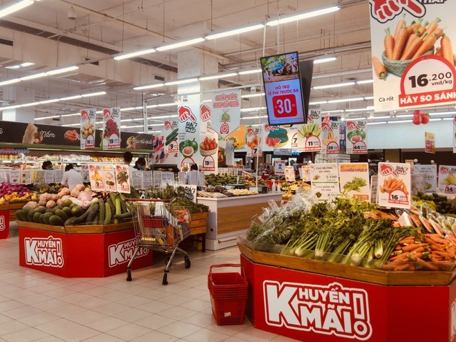 Les prix des produits alimentaires ont fortement augmenté dans les zones directement touchées par les inondations post-tempêtes. Photo : VietnamPlus