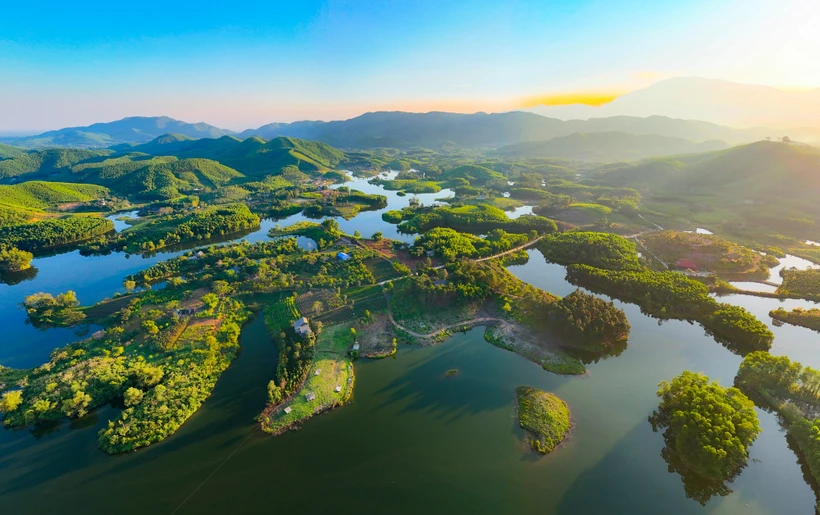 Le lac Ghênh Chè vu d'en haut. Photo: cafef.vn