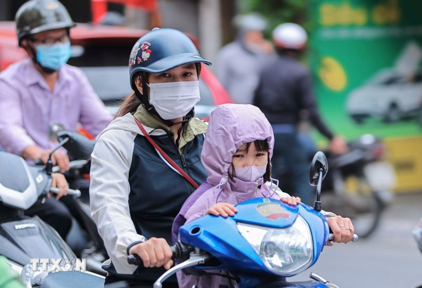 Une masse d'air froid devrait affecter le climat dans les régions du Nord et du Centre-Nord. À Hanoi, les températures chuteront brutalement et il fera froid au petit matin. Photo: VNA