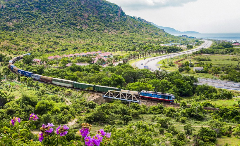 Le train Thông Nhât (Réunification) exploité par la Compagnie générale des chemins de fer du Vietnam.