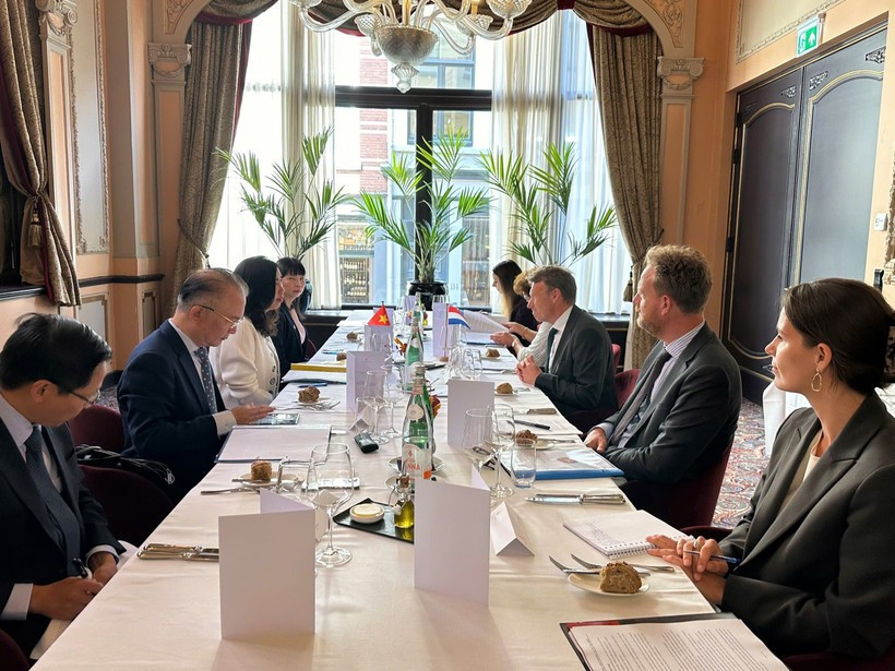 La première consultation politique au niveau de vice-ministre entre le Vietnam et les Pays-Bas, à La Haye, aux Pays-Bas, le 11 juillet. Photo : VNA