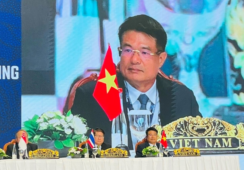 Le procureur général du Parquet populaire suprême du Vietnam, Nguyên Huy Tiên lors de la cérémonie de signature de la Déclaration de Sanur Bali. Photo : VNA