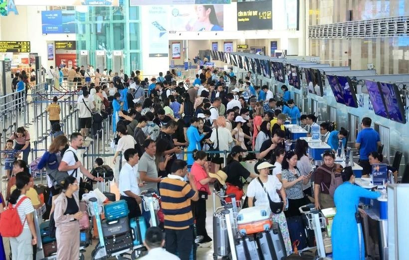 Le secteur de l’aviation enregistre une forte croissance du transport de passagers et de fret pendant les vacances du 30 avril au 1er mai. Photo : VietnamPlus