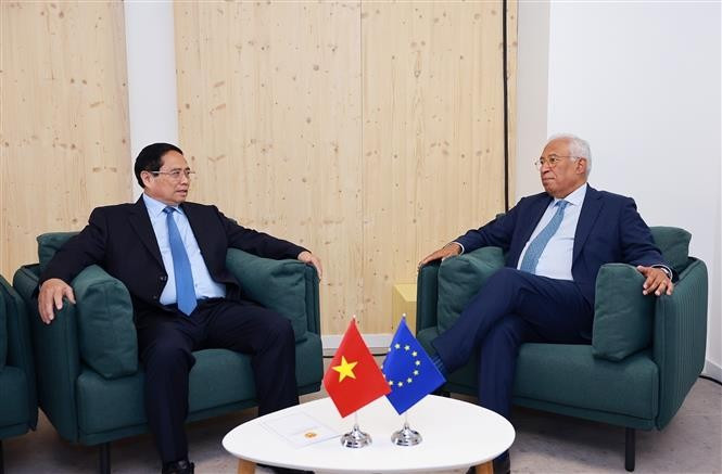 Le Premier ministre Pham Minh Chinh (à gauche) et le président du Conseil européen, Antonio Costa, à Nice, en France, le 9 juin. Photo : VNA
