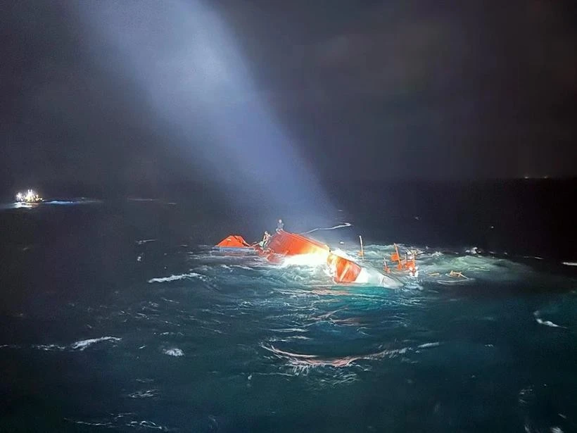 Le bateau de pêche 2066 Chesongho chaviré au large de l’île de Jeju. Photo : Xinhua/VNA