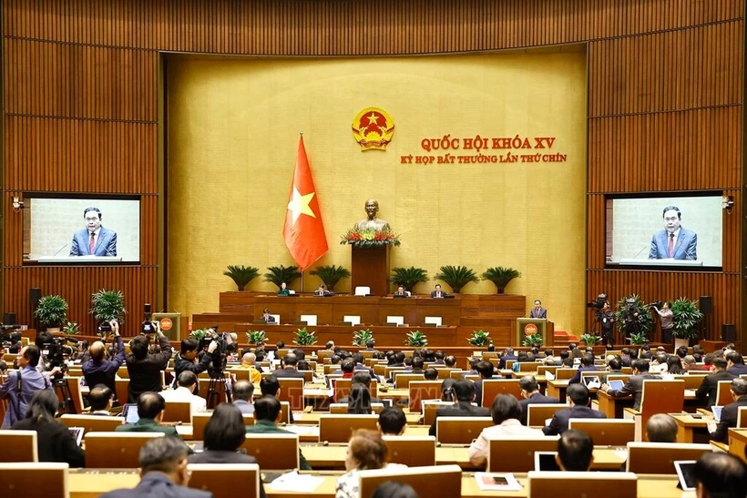 Le président de l’Assemblée nationale Trân Thanh Mân s’adresse à la séance d’ouverture de la 9e session extraordinaire de la 15e législature. Photo : VNA