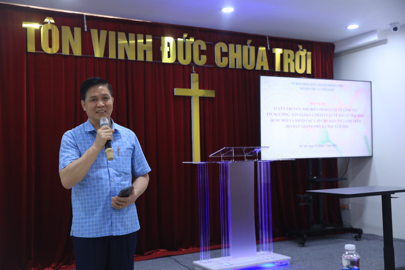 Le pasteur Nguyên Huu Mac, recteur de l’Institut biblique de Hanoi, s’exprime lors de la conférence. Photo : VNA