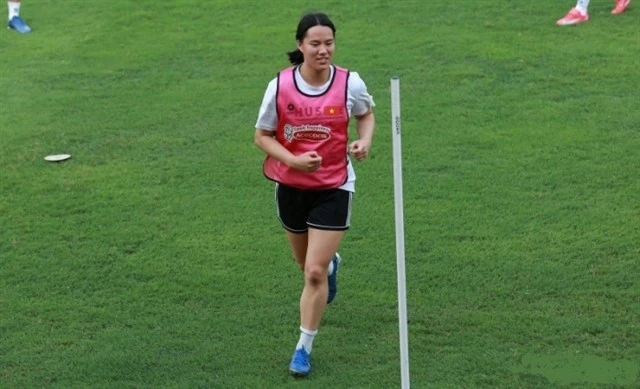 Nguyên Hoàng Nam Mi est la première joueuse vietnamienne résidant à l’étranger sélectionnée en équipe nationale. Photo : VFF