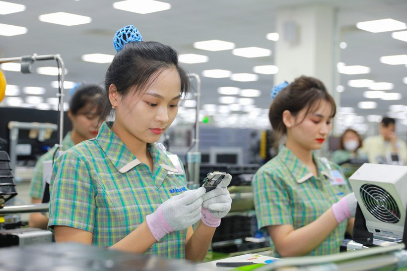 Les investissements directs étrangers réalisés au Vietnam au cours des sept premiers mois sont estimés à 13,6 milliards de dollars, soit une hausse de 8,4 % par rapport à la même période l'année dernière. Photo : VietnamPlus