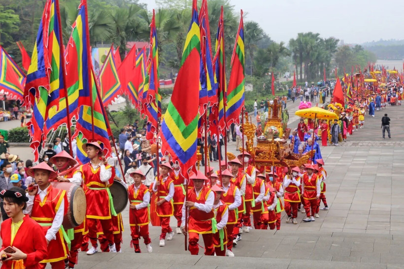 La procession de palanquins vers les temples des rois Hùng est un rituel important du peuple. Photo: VNA