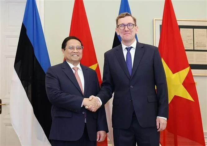 Le Premier ministre vietnamien Pham Minh Chinh (à gauche) et son homologue estonien Kristen Michal à Tallinn, le 6 juin 2025. Photo : VNA