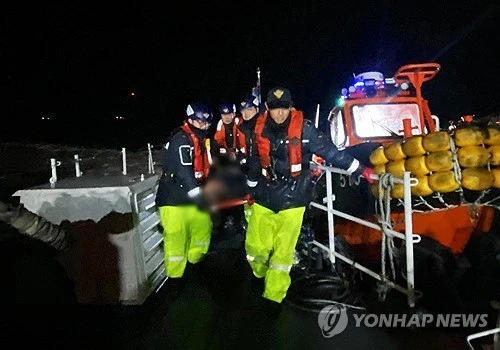 D’importants moyens de secours ont été déployés, avec 23 navires et 8 avions en coordination avec les autorités compétentes. Photo: Yonhap/VNA