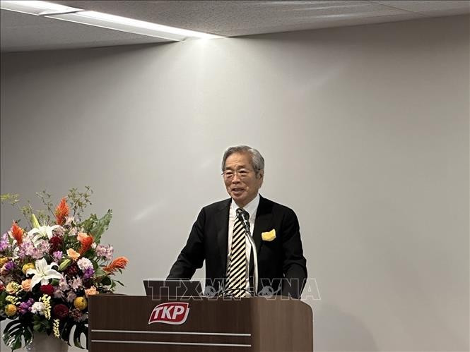 Le professeur Yuji Suzuki, président de la Fédération nationale des associations pour l’UNESCO au Japon et secrétaire général de la Fédération Asie-Pacifique des clubs et associations UNESCO (AFUCA) s’exprime lors du séminaire. Photo : VNA