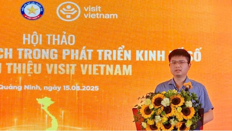 Le secrétaire général de l'Association nationale des données, Dào Duc Triêu, s'exprime lors de la cérémonie de lancement de l'application «Visit Vietnam». Photo: NDEL