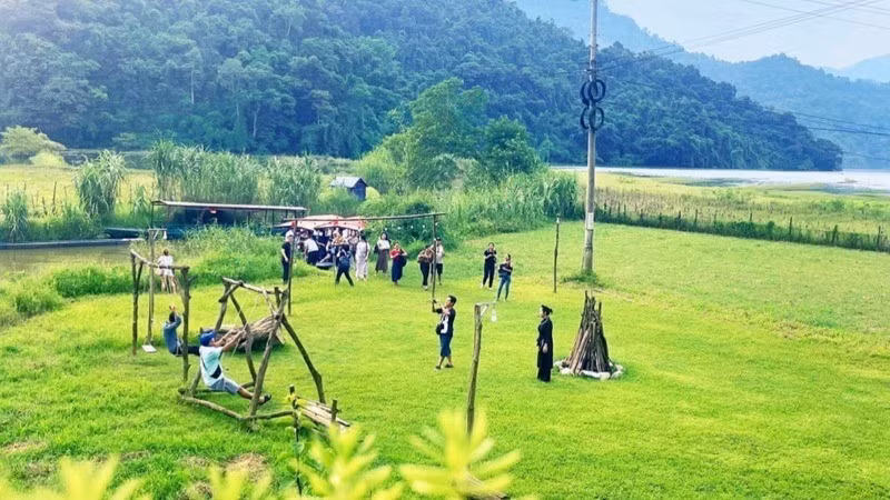 Tuyên Quang, connue pour ses paysages majestueux et la richesse culturelle de ses minorités ethniques, entend développer le tourisme communautaire, faisant de cette richesse un atout durable pour la province. Photo: NDEL