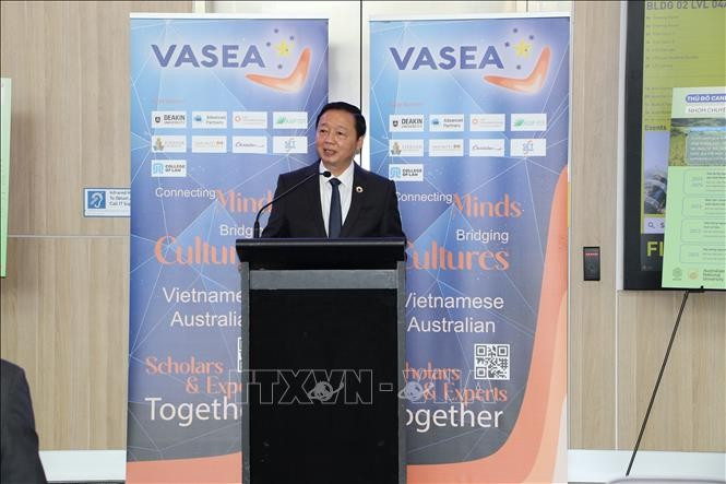 Le vice-Premier ministre Trân Hông Hà prend la parole lors du Forum de dialogue sur la science et la technologie et de la cérémonie de lancement officielle de plateforme d’apprentissage numérique VietNEST. Photo : VNA