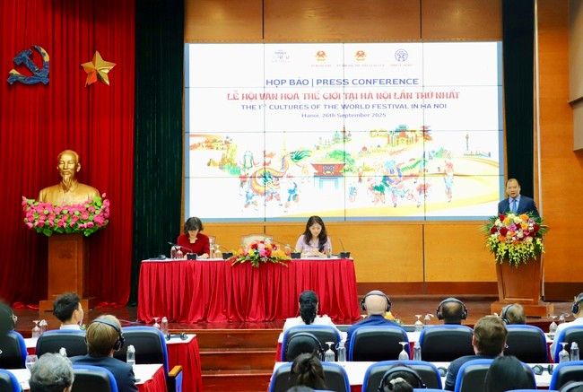 Conférence de presse sur le 1er Festival mondial des cultures à Hanoi . Photo: ministère de la Culture, des Sports et du Tourisme