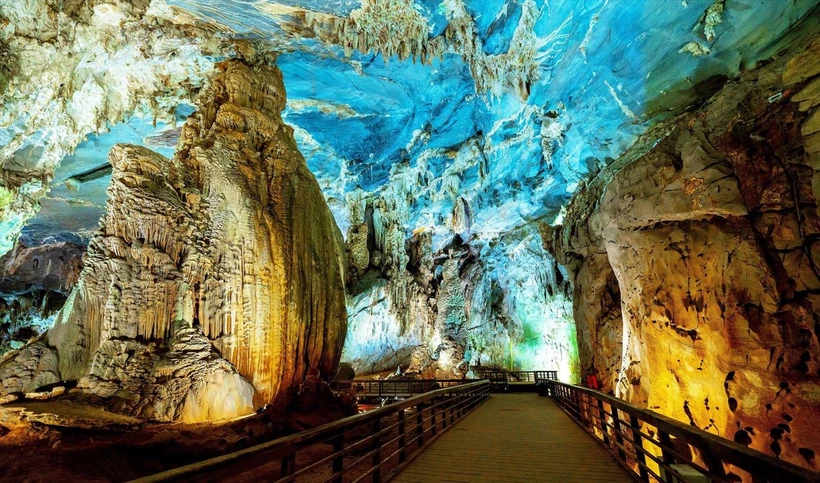 La grotte de Phong Nha, surnommée «Nam Thiên dê nhât dông», littéralement la grotte la plus belle du Vietnam, à environ 50 km au nord-ouest de la ville de Dông Hoi, dans la province de Quang Binh (Centre). Photo: VNA