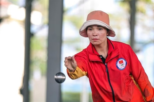 La championne asiatique Kim Thi Thu Thao est l'une des deux joueuses de pétanque vietnamiennes qui participeront aux Jeux mondiaux de 2025. Photo: VNS