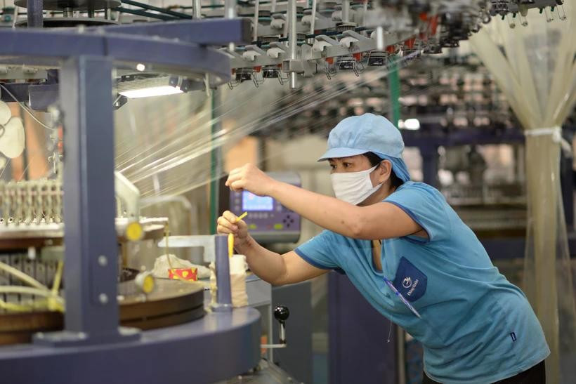 Les entreprises du textile s'engagent dans la transformation verte, répondant aux normes élevées du marché. Photo: VietnamPlus
