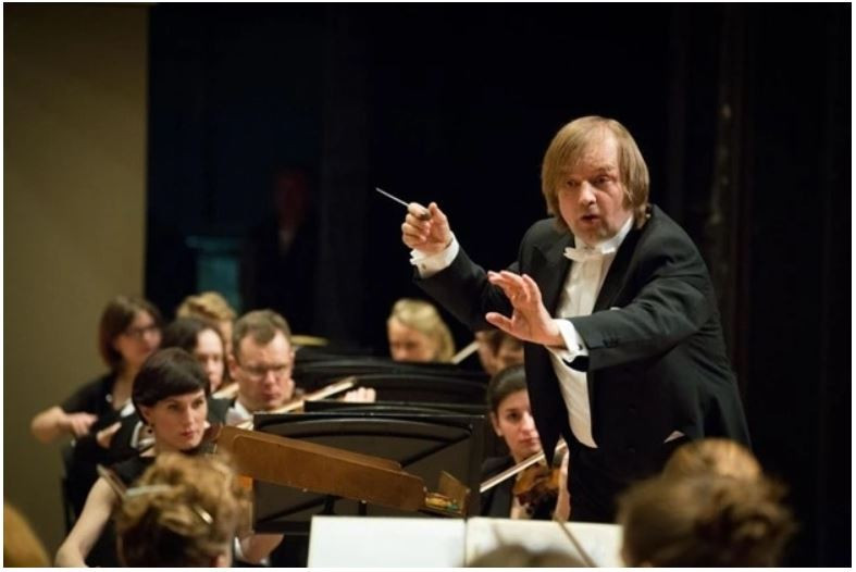 Le chef d’orchestre russe Yury Tkachenko dirigera ce concert au Théâtre Hô Guom, à Hanoi. 