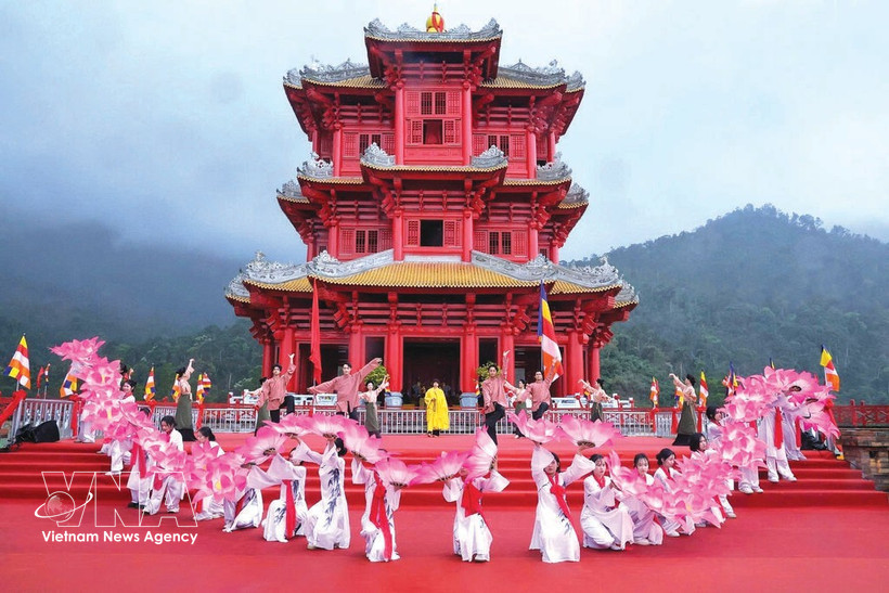 Quand le site devient spectacle : ouverture de la fête de Tây Yên Tu, dans la province de Bac Ninh (Nord). Photo : VNA