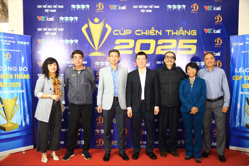Lancement de la Coupe de la Victoire 2025 lors de la conférence de presse. Photo: tienphong.vn