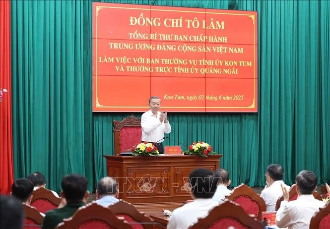 Le secrétaire général Tô Lâm exhorte la nouvelle province de Quang Ngai à réaliser une percée en matière de développement. Photo: VNA