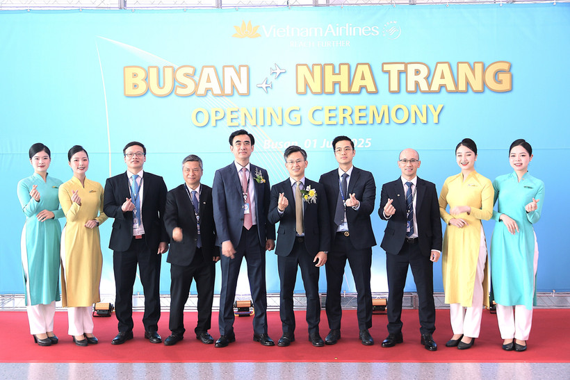 Cérémonie d'inauguration de la ligne aérienne directe entre Busan et Nha Trang. Photo; VNA