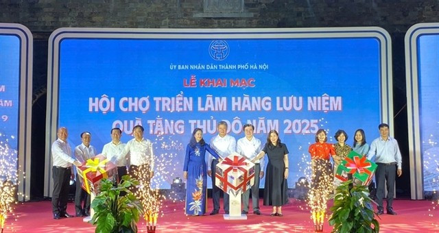 Ouverture de la foire-exposition "Hanoi Great Souvenirs" 2025. Photo : congthuong.vn