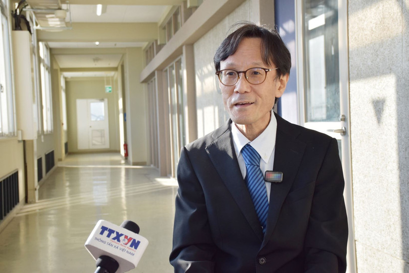 Le professeur Shimizu Masaki de l’Université d’Osaka. Photo : VNA