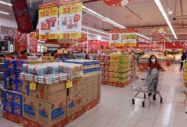 Un supermarché A Go! à Long Biên, Hanoi. La chaîne appartient à Central Retail, qui prévoit d'investir 1,38 milliard de dollars pour élargir ses activités en Thaïlande et au Vietnam. Photo : VNA