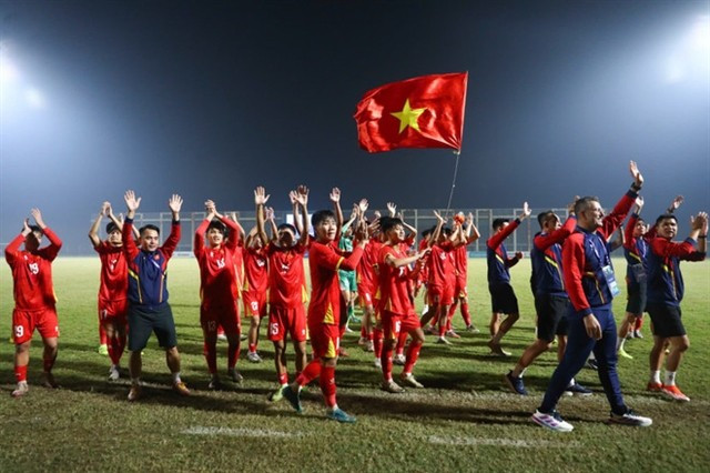 L’équipe U17 du Vietnam célèbre sa victoire contre la Malaisie lors des qualifications pour la la Coupe d’Asie U17 de l’AFC 2026. Photo : VFF