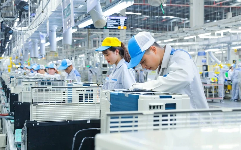 Le Vietnam a enregistré environ 10,98 milliards de dollars d’IDE au premier trimestre de cette année, soit une hausse de 35% en glissement annuel. Photo d'illustration: vnbusiness.vn