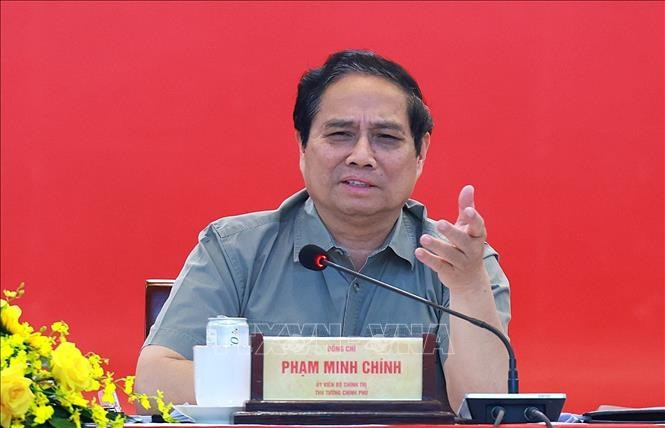 Le Premier ministre Pham Minh Chinh s’exprime lors de la séance de travail avec les autorités municipales et le Comité de pilotage 1568 chargé d’examiner et de traiter les obstacles liés à divers projets à Hô Chi Minh-Ville. Photo: VNA