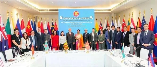 Délégués participant à la 23e réunion intersessions du Forum régional de l'ASEAN sur les secours en cas de catastrophe. Photo publiée par la VNA