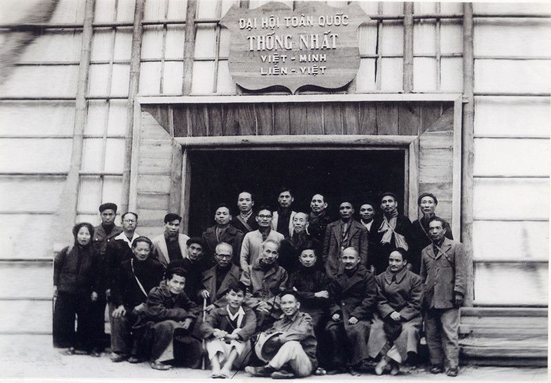 Le président Hô Chi Minh et les délégués du Congrès national unifié de Viêt Minh – Liên Viêt. Photo d’archives