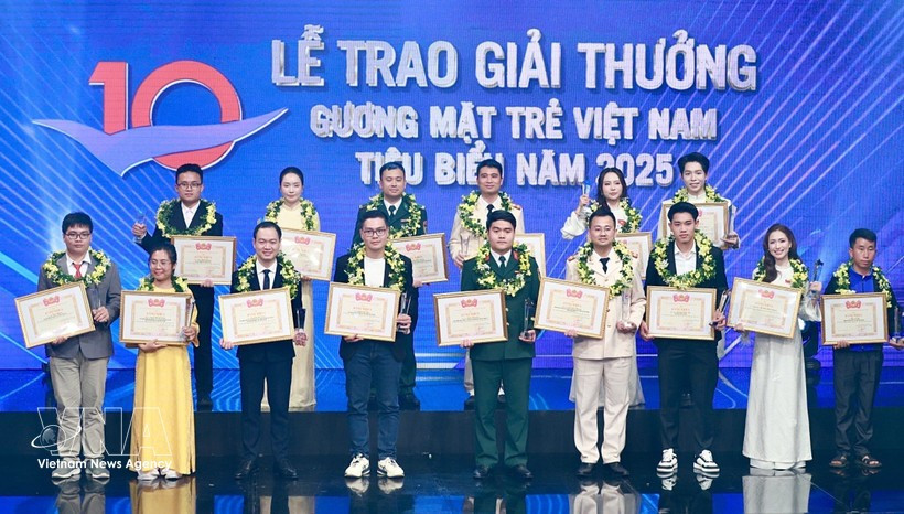 Jeunes Vietnamiens remarquables et jeunes Vietnamiens prometteurs de 2025 Photo : VNA