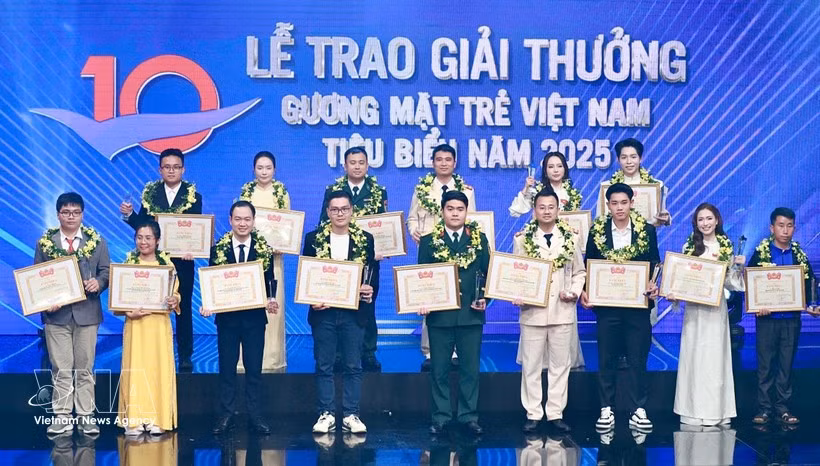 Jeunes Vietnamiens remarquables et jeunes Vietnamiens prometteurs de 2025 Photo : VNA