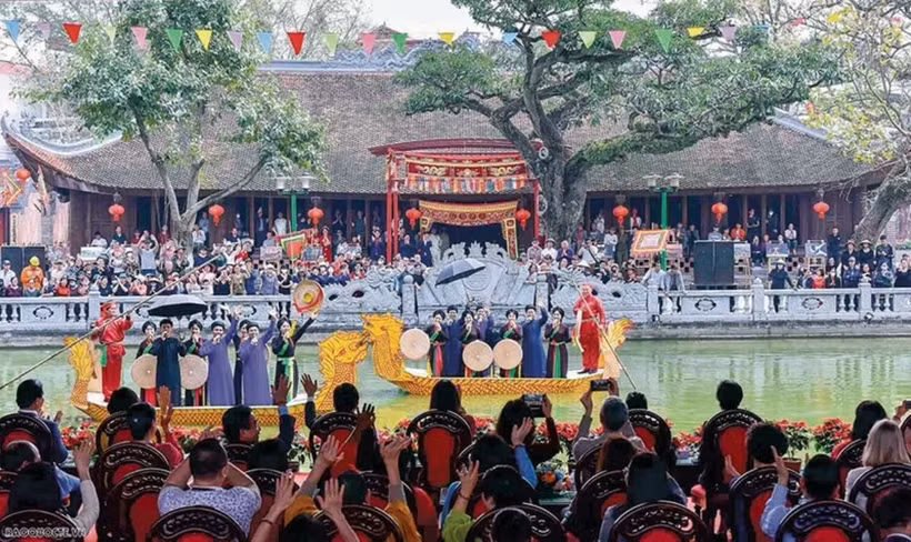 Inscrits en 2009 sur la Liste représentative du patrimoine culturel immatériel de l’humanité, les chants populaires quan ho (chants alternés) de Bac Ninh incarnent l’âme musicale du Nord. Photo : baoquocte.vn