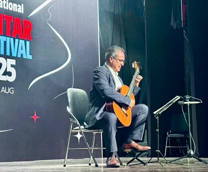 Le guitariste Maestro Mauricio Díaz Álvarez. Photo: baoquocte.vn