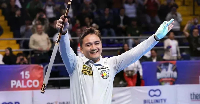 Le billardiste vietnamien Trân Thanh Luc, nouveau champion de billard à trois bandes lors de la Coupe du monde 2025 de Bogota en Colombie. Photo : UMB