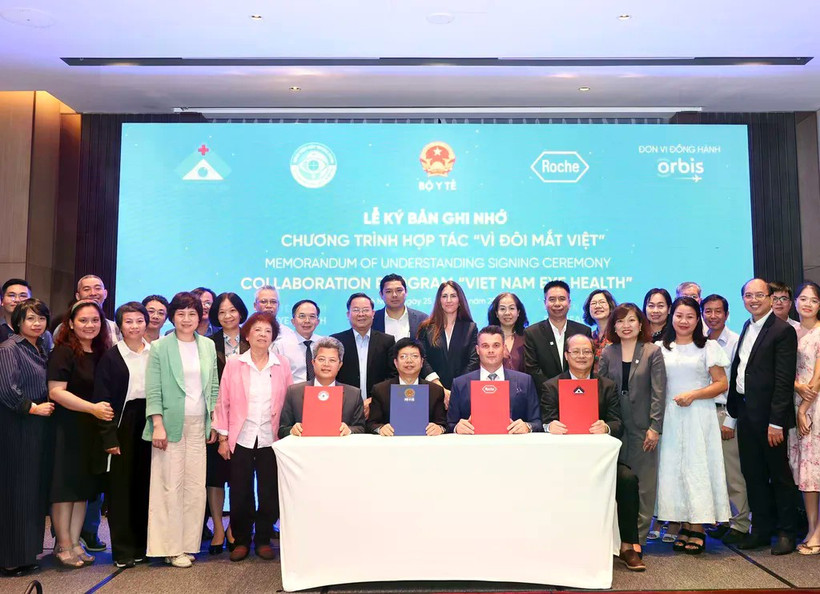 Signature du protocole d'accord pour lancer le programme de partenariat «Santé oculaire au Vietnam», le 25 octobre. Photo : MSA