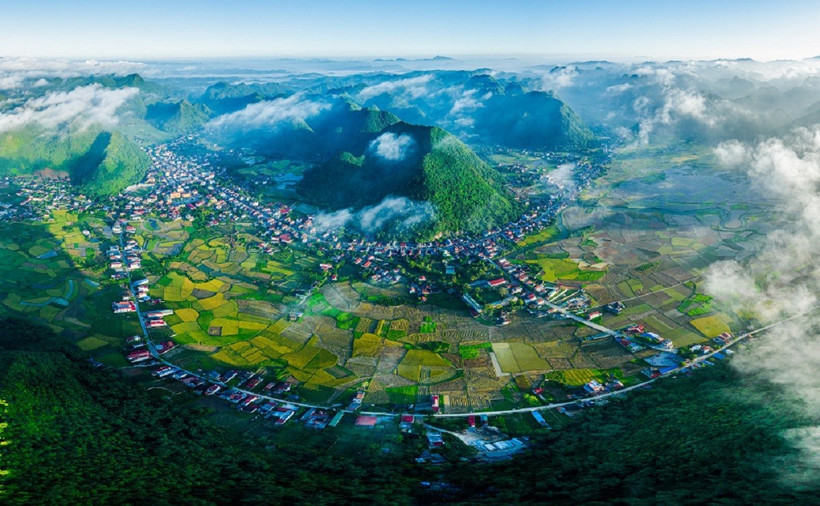 Entre montagnes et rizières, ce village communautaire incarne l’éclat d’un Vietnam authentique et durable. Photo : NDEL.