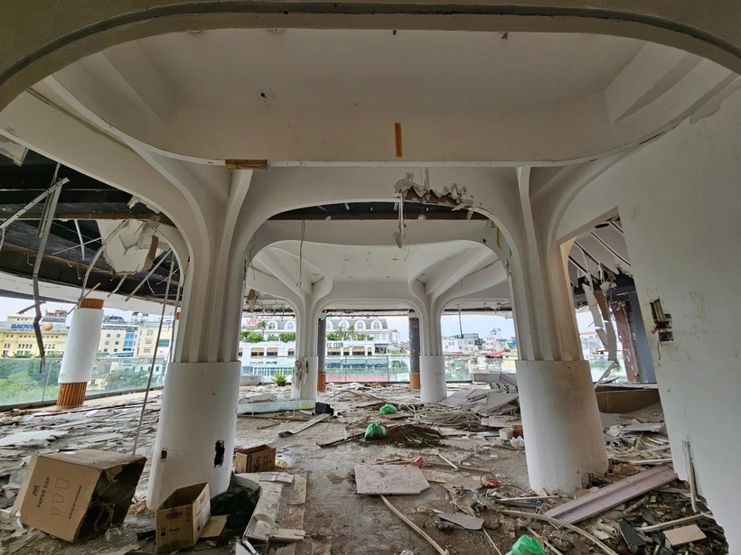 Le bâtiment «Mâchoire de requin» en cours de démolition. Photo: VNA